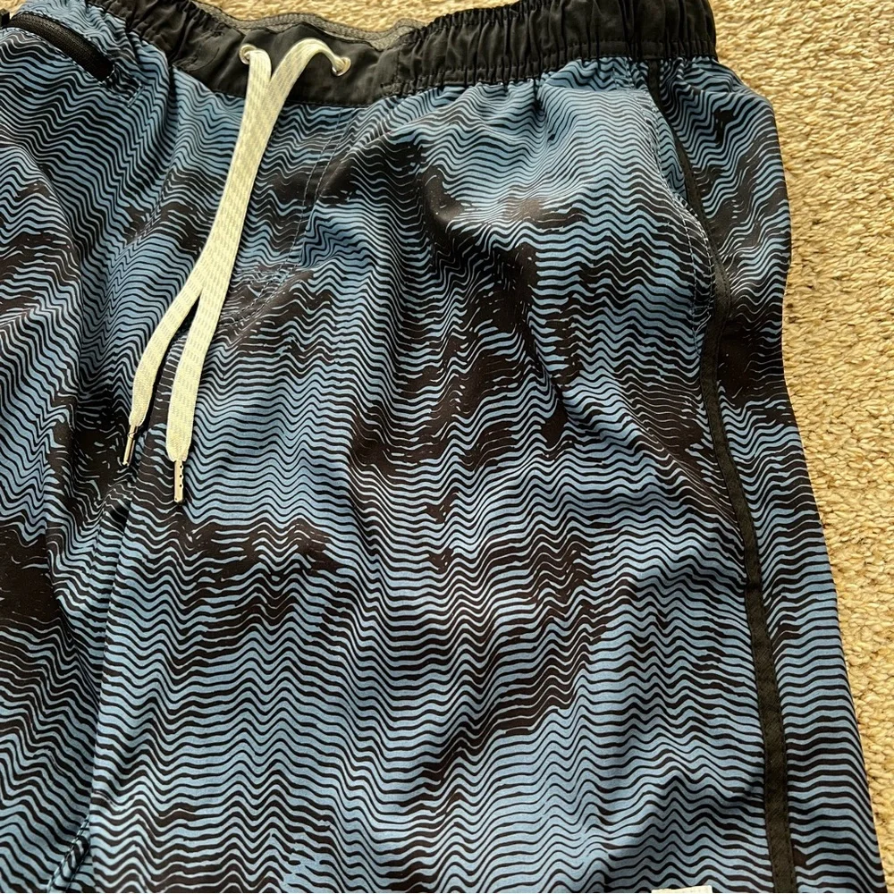 Vuori Blue Shorts with Light Blue Wave Print Size Medium